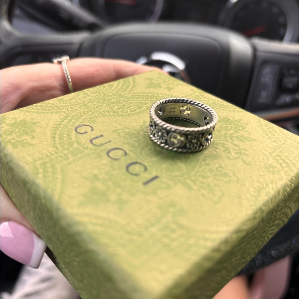 Authentic Gucci GG Band Flowe Ring